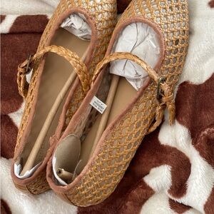 American Eagle Outfitters Tan Woven Flats